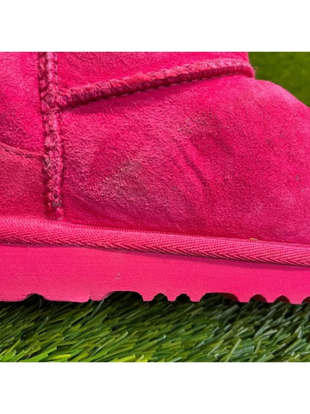 UGG Classic Mini II Girls Size 4Y Hot Pink Classic Outdoor Suede Winter Boots